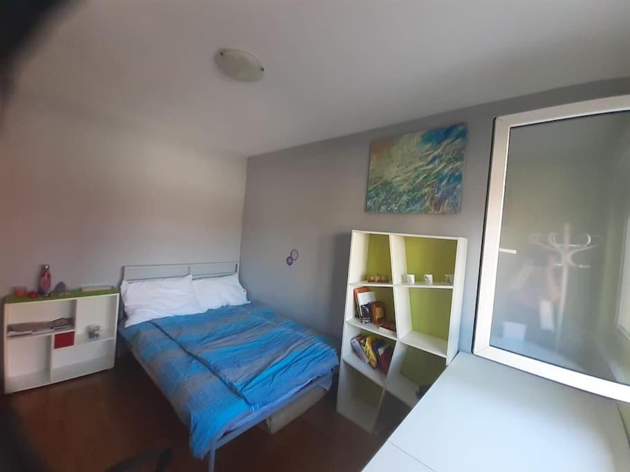 Greatly Located/parking/balcony/2 Bathrooms *