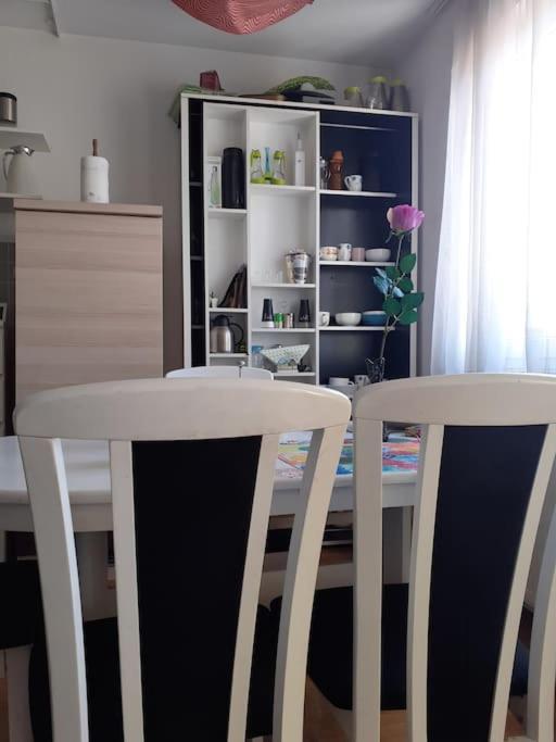 Greatly Located/parking/balcony/2 Bathrooms Apartman *