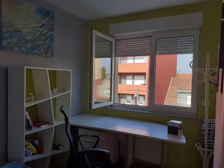 Greatly Located/parking/balcony/2 Bathrooms *