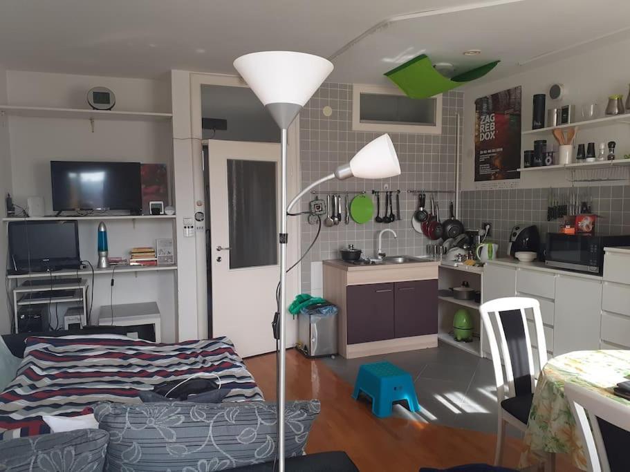 Greatly Located/parking/balcony/2 Bathrooms